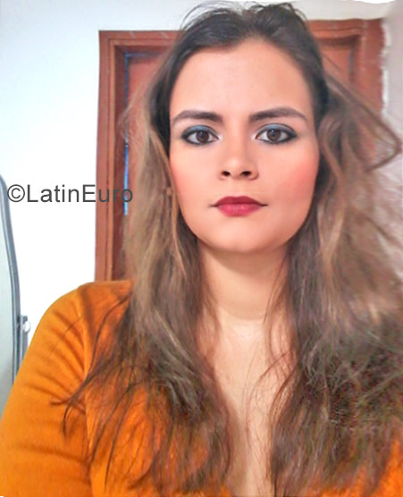 Date this attractive Colombia girl Luna from Medellín CO23139