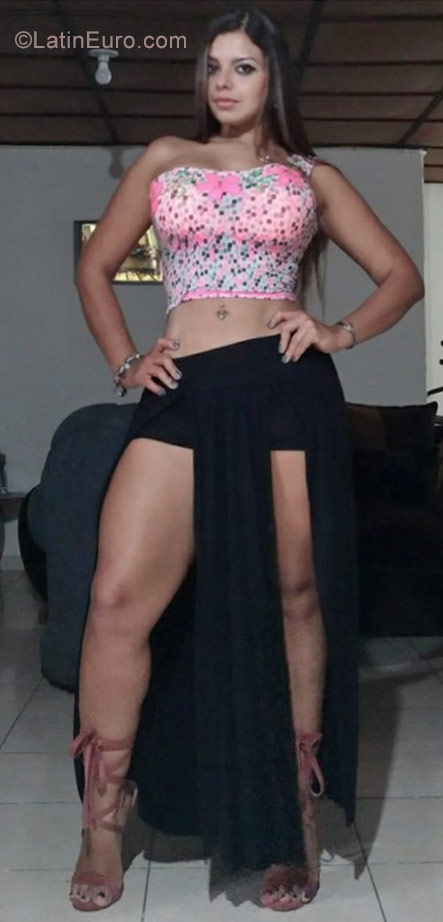 Date this beautiful Colombia girl Yuly from Cali CO25474