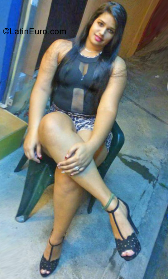 Date this hot Dominican Republic girl Susan from Santo Domingo DO31308