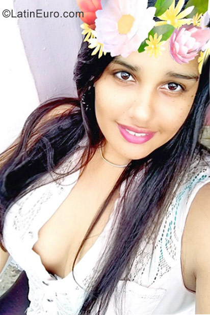 Date this happy Dominican Republic girl Susan from Santo Domingo DO31354