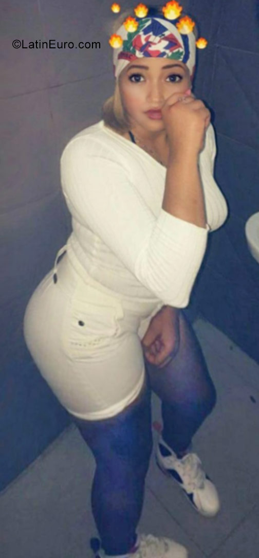 Date this gorgeous Dominican Republic girl Kathy from Santo Domingo DO31399