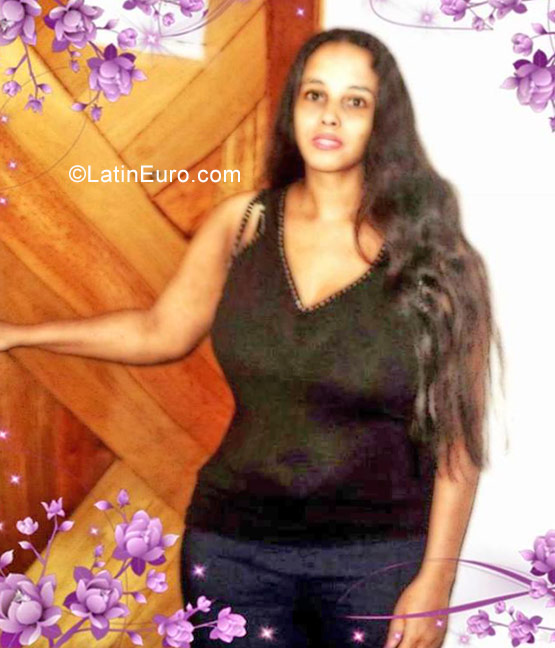 Date this attractive Brazil girl Marcia from Sao Paulo BR10450