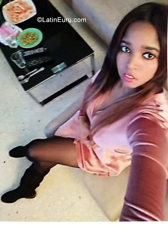 Date this foxy Spain girl Jennie from Sevilla ES478