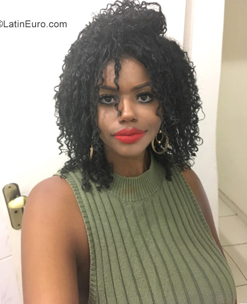 Date this fun Brazil girl Raicca from Rio De Janeiro BR10684