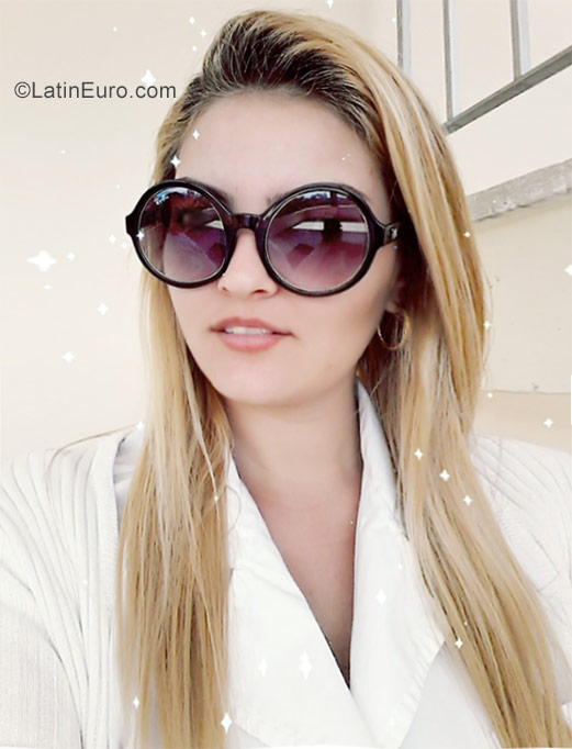 Date this passionate Cuba girl Yenifer from Cienfuegos CU259