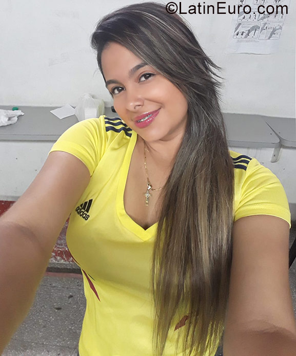 Date this young Colombia girl Jhohanna from Cali CO23460