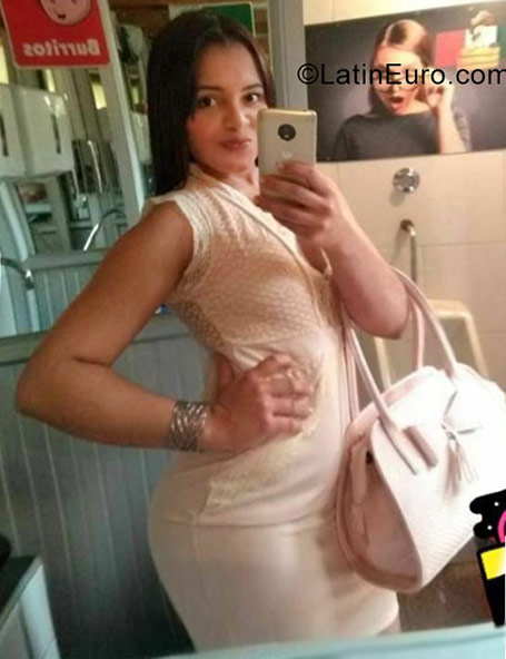 Date this stunning Colombia girl Camilita from Santa Marta CO23474