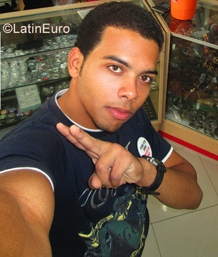 Date this charming Dominican Republic man Sandi from Santo Domingo DO31772