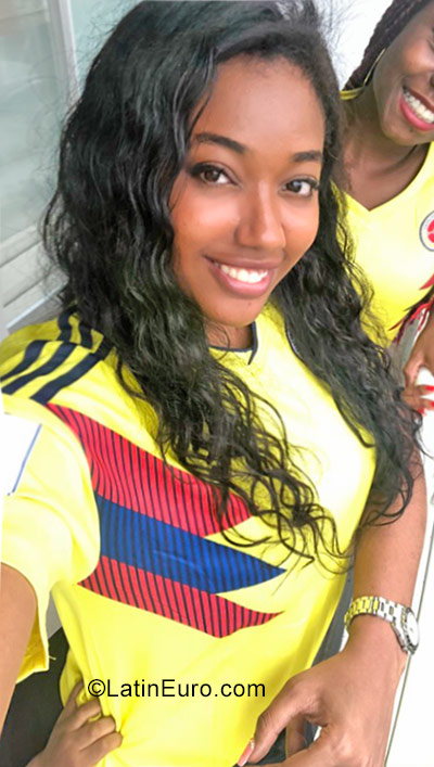 Date this sultry Colombia girl Mayer from Cali CO33861