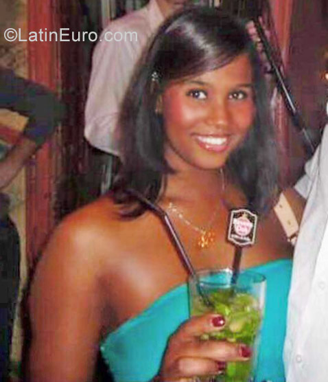 Date this nice looking Dominican Republic girl Danyeli from Santo domingo DO31825
