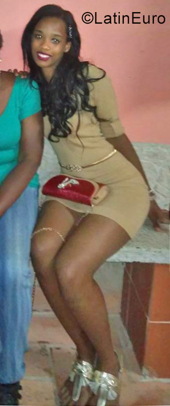 Date this stunning Cuba girl Daya from Havana CU268