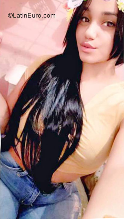 Date this attractive Dominican Republic girl Madelin from Santo Domingo DO31860