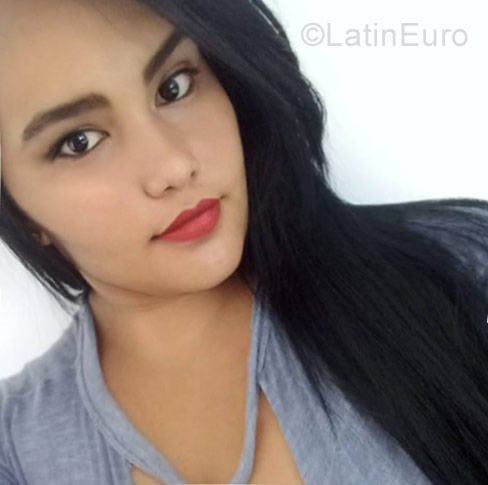 Date this charming Colombia girl Mayerlin from Cali CO23555