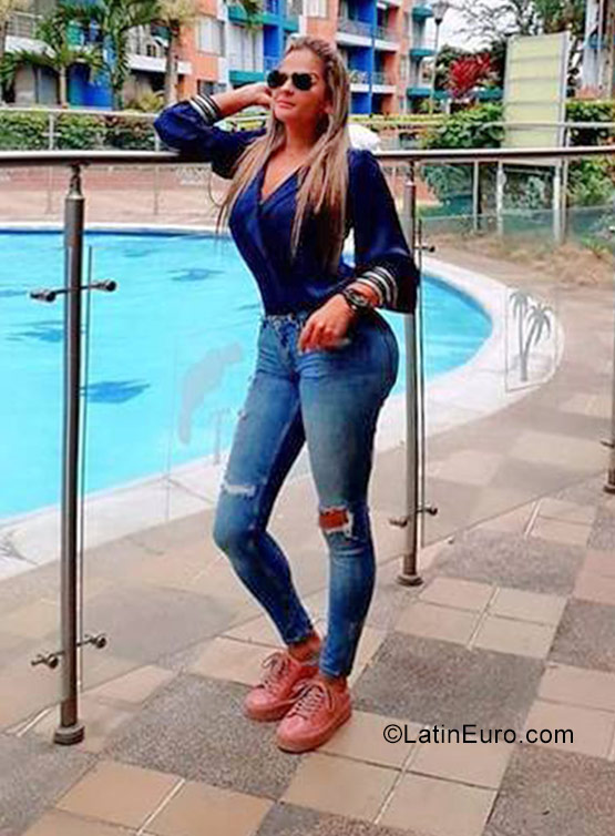 Date this pretty Colombia girl Camilita from Bogota CO23591