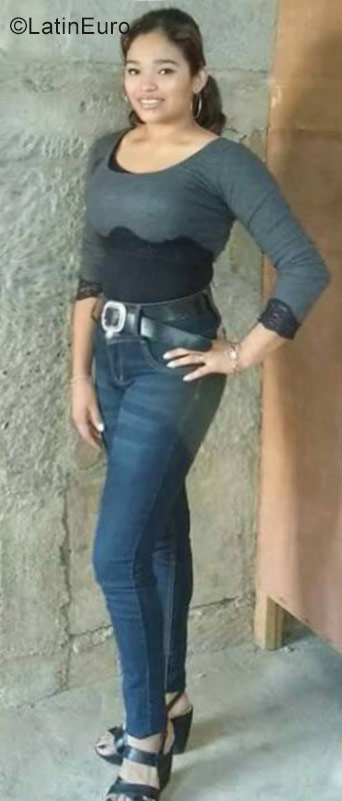 Date this hot Nicaragua girl Gizel from Managua NI207