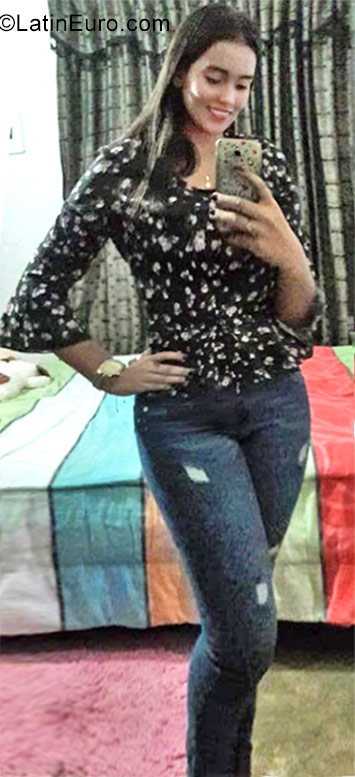 Date this charming Colombia girl Maria from Monteria CO23688