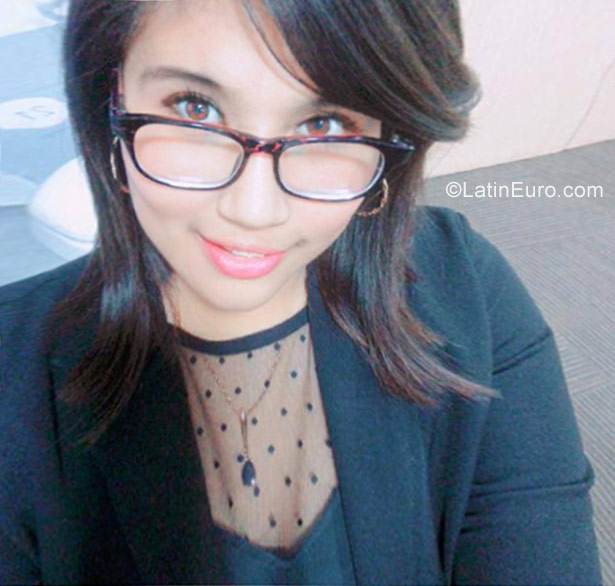 Date this attractive Peru girl Cinthya from Lima PE1248