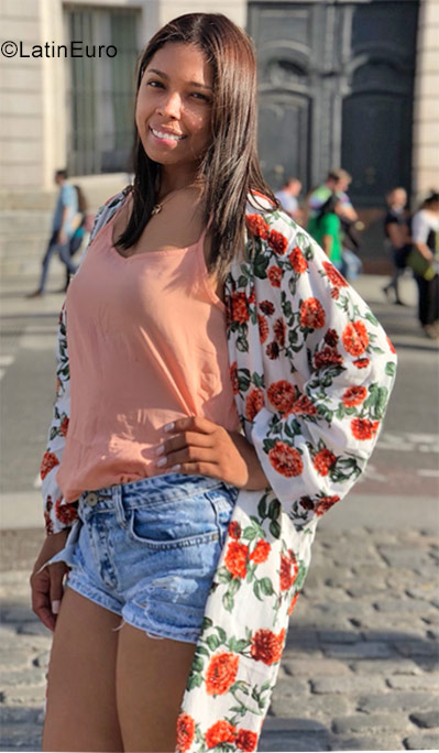 Date this attractive Colombia girl Sandrith from medellin CO25910