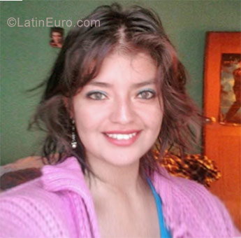 Date this nice looking Peru girl Gisella from Cajamarca PE1249