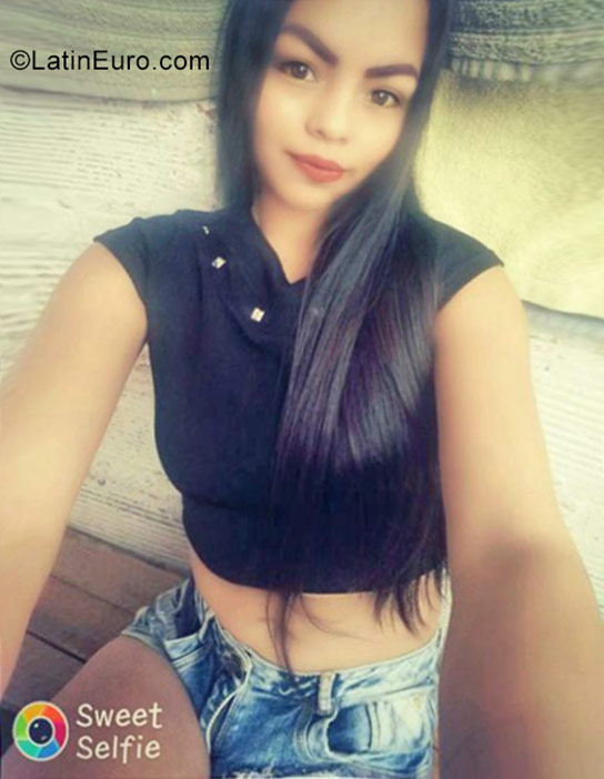 Date this young Colombia girl Alexandra from Medellin CO23725