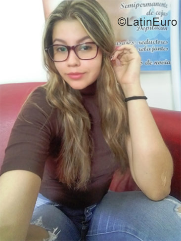 Date this athletic Colombia girl Milena from Barranquilla CO23739