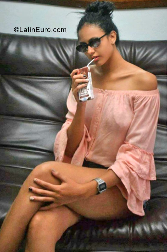 Date this exotic Colombia girl Xioma from Guadalajara De Buga CO23745