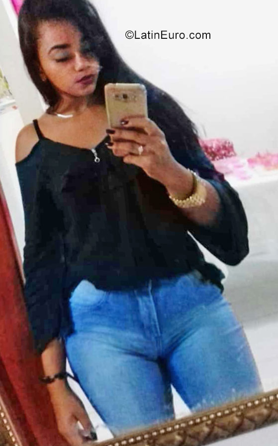 Date this funny Brazil girl Ana Paula from Feira Nova BR10524