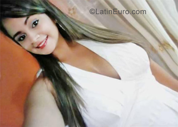 Date this nice looking Colombia girl Maria from Barranquilla CO23790