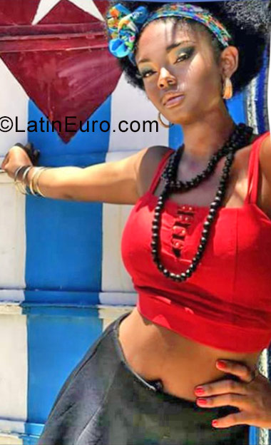 Date this pretty Cuba girl Yersi from Havana CU291