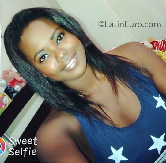 Date this hot Colombia girl Yineth from Cali CO23834