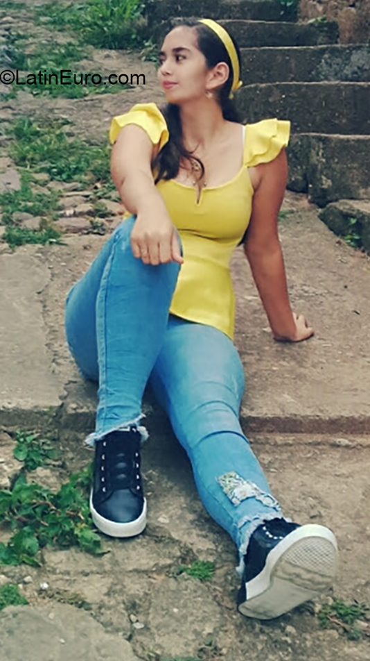 Date this passionate Colombia girl Muya from Ocana CO23859