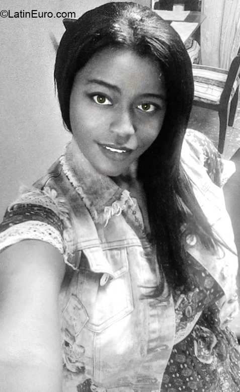 Date this voluptuous Colombia girl Negrita from Cali CO23877