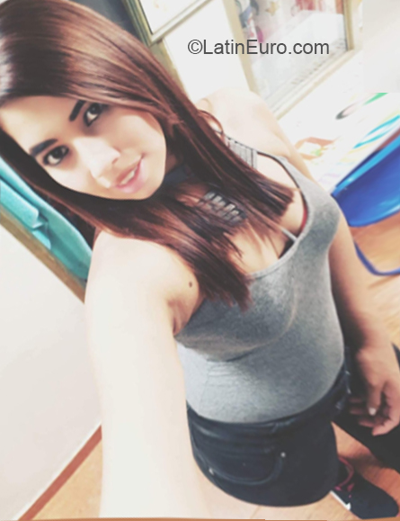 Date this funny Colombia girl Natalia from Armenia CO23899