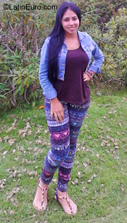 Date this sensual Venezuela girl Anhyuli from Merida VE2205