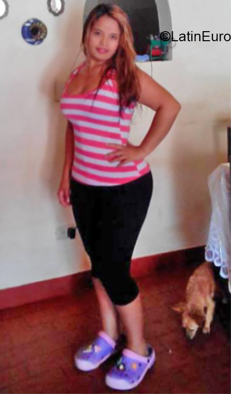 Date this pretty Colombia girl Luz from Cali CO23962