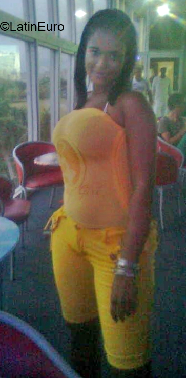 Date this voluptuous Cuba girl Yumi from Havana CU330