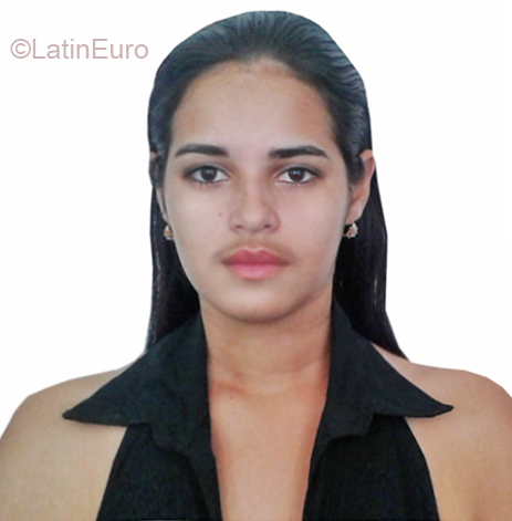 Date this lovely Cuba girl Zuli from Havana CU325