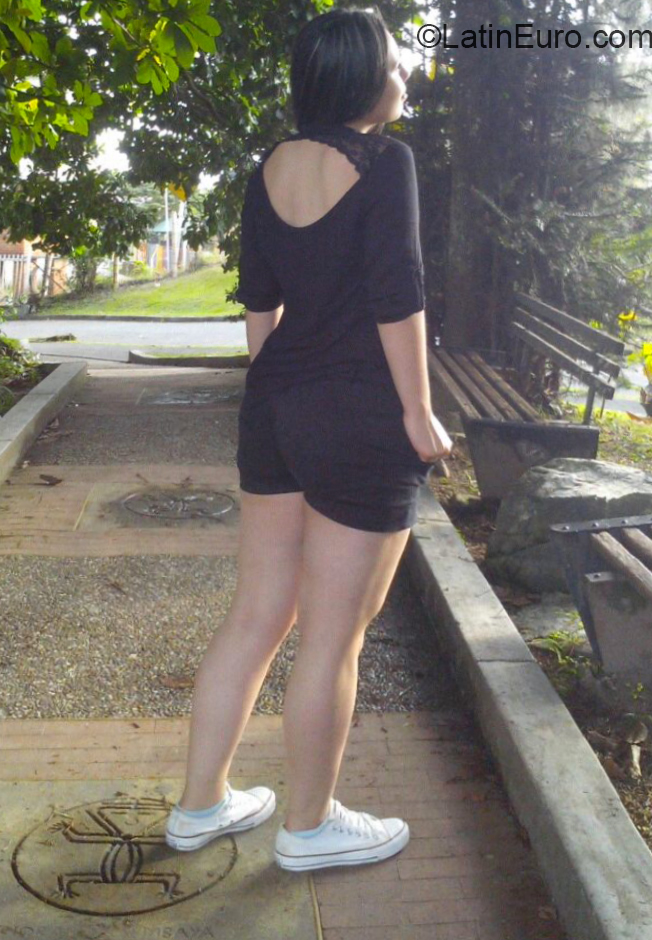 Date this funny Colombia girl Milena from Armenia CO24027