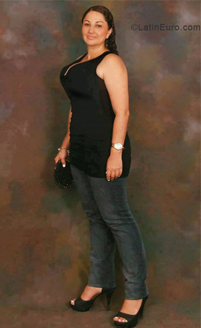 Date this athletic Colombia girl Nora from Cali CO24074