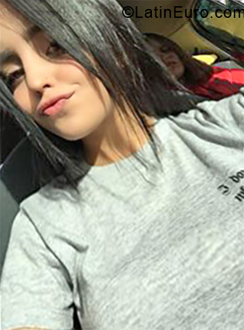 Date this athletic Venezuela girl Karla from Caracas VE1758