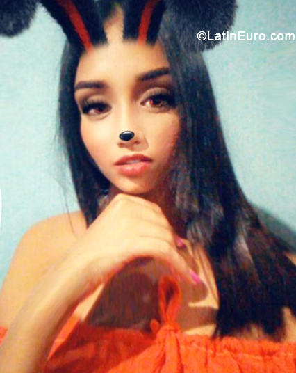 Date this pretty Venezuela girl Nahomi from Cumana VE1774