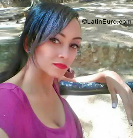 Date this stunning Colombia girl Amanda from Cali CO24138