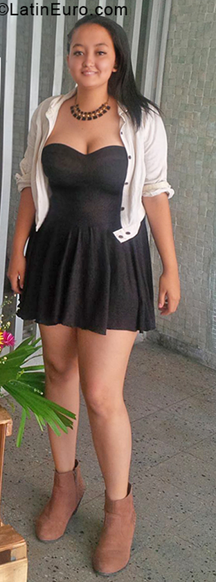 Date this voluptuous Colombia girl Dayana from Medellin CO24915