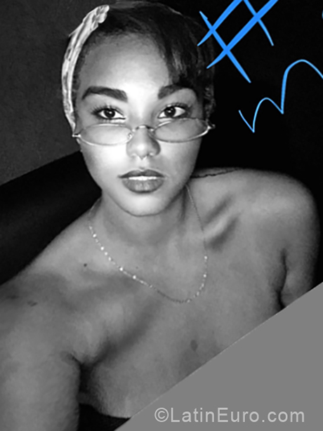 Date this delightful Cuba girl Fanny from Havana CU366