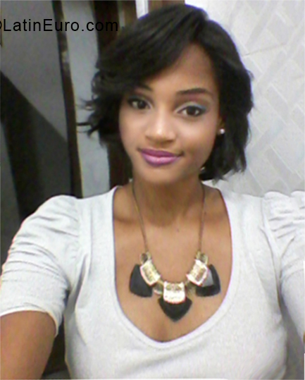 Date this beautiful Brazil girl Nathalia from Feira de Santana BR10654