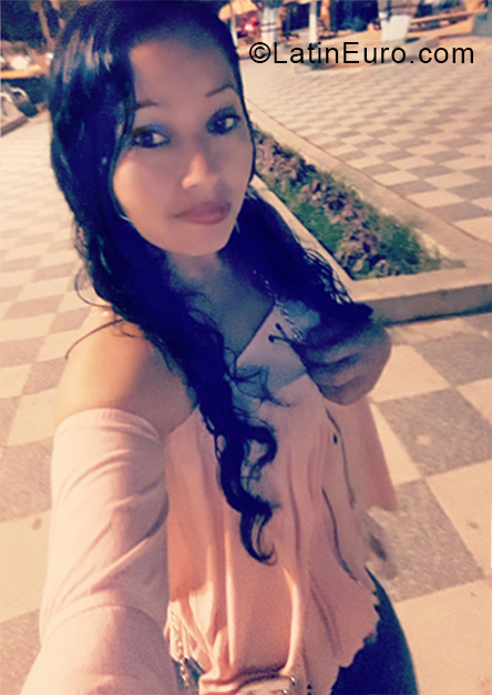 Date this pretty Peru girl Yessenia from Lima PE1298