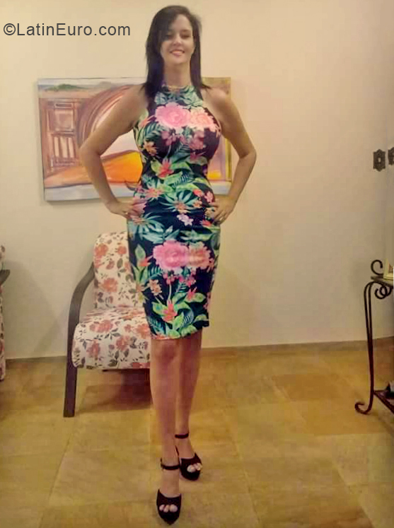 Date this attractive Brazil girl Daniela from Vitoria BR10843