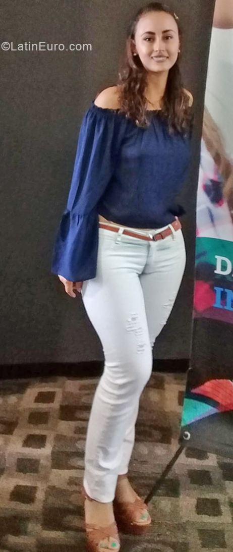 Date this nice looking Colombia girl Erika from Medellin CO24324