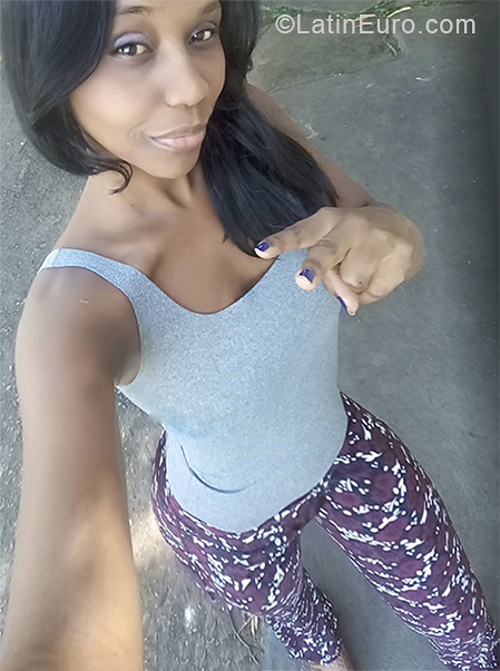 Date this voluptuous Brazil girl Clia from Goias BR10665