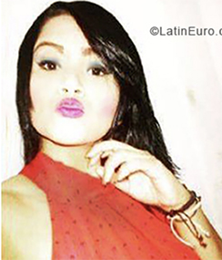 Date this sultry Venezuela girl Nazareth from Caracas VE1885